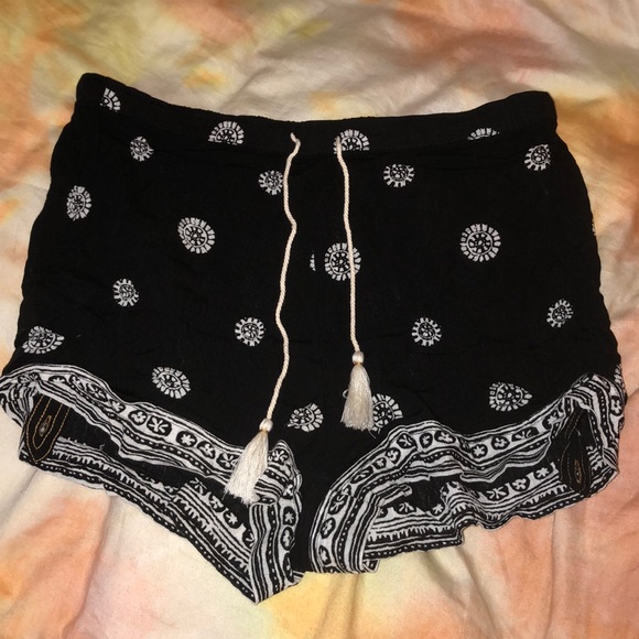 Kendall & Kylie Pants - Kendall and Kylie Black Pattern Tassle Short